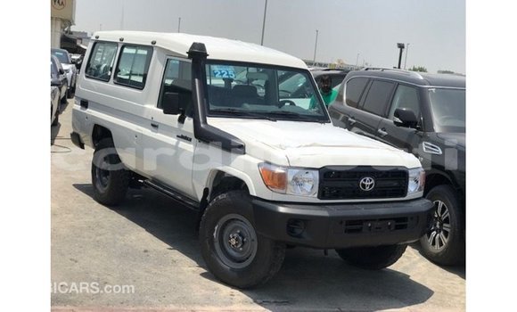 Acheter Import Voiture Toyota Land Cruiser Blanc à Import - Dubai, Ali Sabieh Region Acheter Import Voiture Toyota Land Cruiser Blanc à Import - Dubai, Ali Sabieh Region