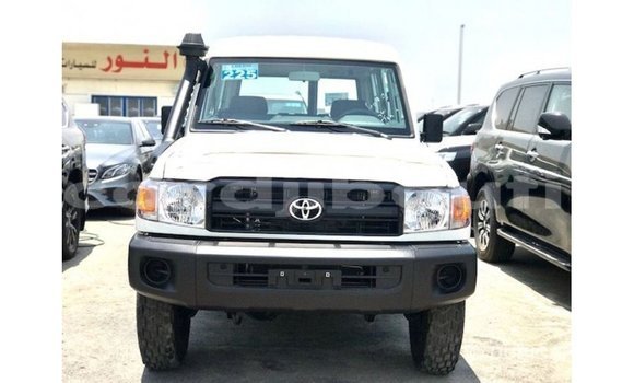 Acheter Import Voiture Toyota Land Cruiser Blanc à Import - Dubai, Ali Sabieh Region Acheter Import Voiture Toyota Land Cruiser Blanc à Import - Dubai, Ali Sabieh Region