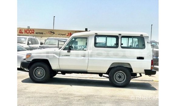 Acheter Import Voiture Toyota Land Cruiser Blanc à Import - Dubai, Ali Sabieh Region Acheter Import Voiture Toyota Land Cruiser Blanc à Import - Dubai, Ali Sabieh Region