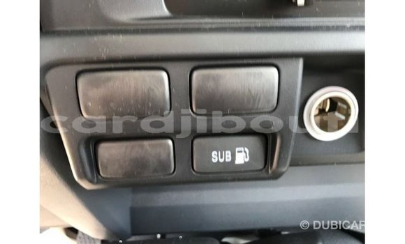 Acheter Import Voiture Toyota Land Cruiser Blanc à Import - Dubai, Ali Sabieh Region Acheter Import Voiture Toyota Land Cruiser Blanc à Import - Dubai, Ali Sabieh Region