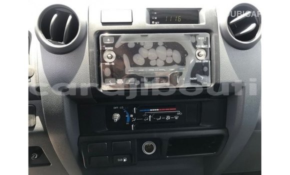 Acheter Import Voiture Toyota Land Cruiser Blanc à Import - Dubai, Ali Sabieh Region Acheter Import Voiture Toyota Land Cruiser Blanc à Import - Dubai, Ali Sabieh Region