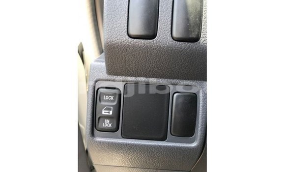 Acheter Import Voiture Toyota Land Cruiser Blanc à Import - Dubai, Ali Sabieh Region Acheter Import Voiture Toyota Land Cruiser Blanc à Import - Dubai, Ali Sabieh Region