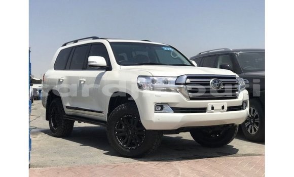 Buy Import Toyota Land Cruiser White Car in Import - Dubai in Ali Sabieh Region