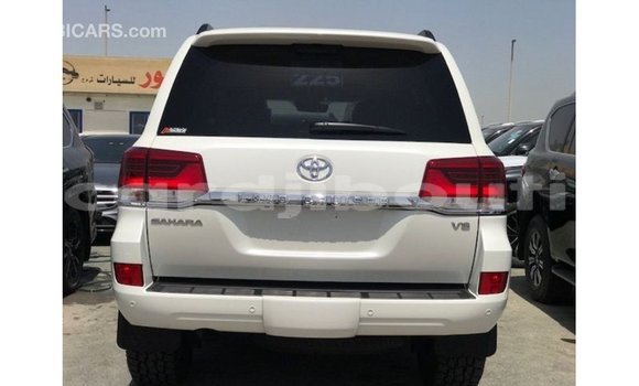 Acheter Import Voiture Toyota Land Cruiser Blanc à Import - Dubai, Ali Sabieh Region Acheter Import Voiture Toyota Land Cruiser Blanc à Import - Dubai, Ali Sabieh Region