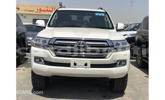 Acheter Import Voiture Toyota Land Cruiser Blanc à Import - Dubai, Ali Sabieh Region Acheter Import Voiture Toyota Land Cruiser Blanc à Import - Dubai, Ali Sabieh Region