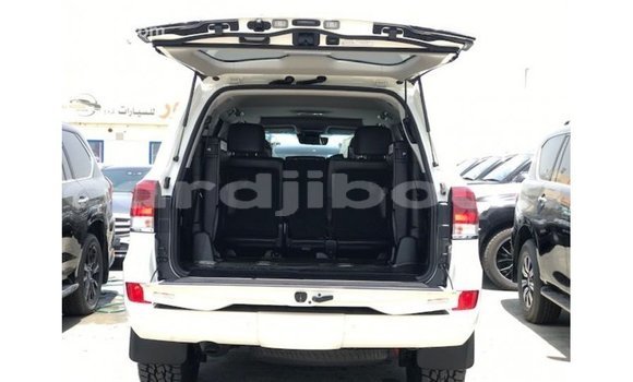 Acheter Import Voiture Toyota Land Cruiser Blanc à Import - Dubai, Ali Sabieh Region Acheter Import Voiture Toyota Land Cruiser Blanc à Import - Dubai, Ali Sabieh Region