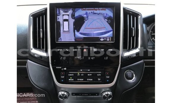 Acheter Import Voiture Toyota Land Cruiser Blanc à Import - Dubai, Ali Sabieh Region Acheter Import Voiture Toyota Land Cruiser Blanc à Import - Dubai, Ali Sabieh Region