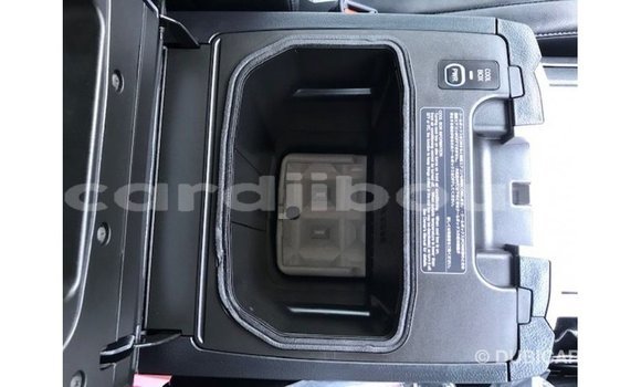 Acheter Import Voiture Toyota Land Cruiser Blanc à Import - Dubai, Ali Sabieh Region Acheter Import Voiture Toyota Land Cruiser Blanc à Import - Dubai, Ali Sabieh Region