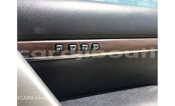 Acheter Import Voiture Toyota Land Cruiser Blanc à Import - Dubai, Ali Sabieh Region Acheter Import Voiture Toyota Land Cruiser Blanc à Import - Dubai, Ali Sabieh Region