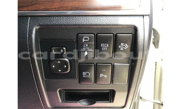 Acheter Import Voiture Toyota Land Cruiser Blanc à Import - Dubai, Ali Sabieh Region Acheter Import Voiture Toyota Land Cruiser Blanc à Import - Dubai, Ali Sabieh Region