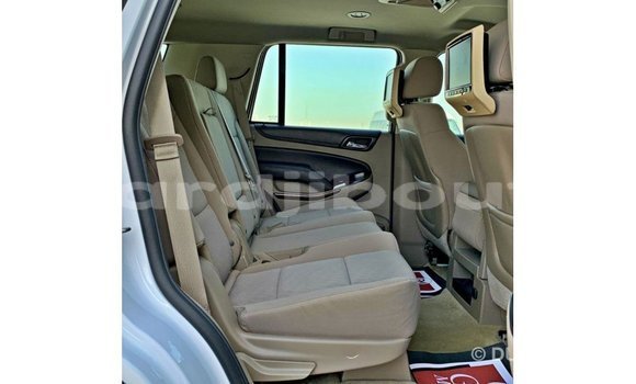 Acheter Import Voiture Chevrolet Tahoe Blanc à Import - Dubai, Ali Sabieh Region Acheter Import Voiture Chevrolet Tahoe Blanc à Import - Dubai, Ali Sabieh Region