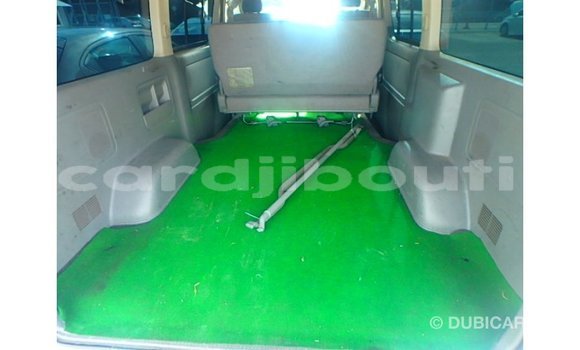 Acheter Import Voiture Toyota Hiace Blanc à Import - Dubai, Ali Sabieh Region Acheter Import Voiture Toyota Hiace Blanc à Import - Dubai, Ali Sabieh Region