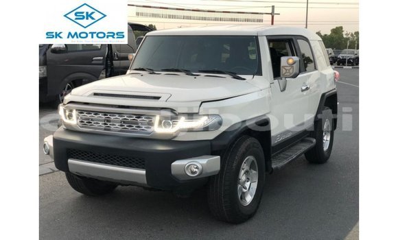 Buy Import Toyota FJ Cruiser White Car in Import - Dubai in Ali Sabieh Region Buy Import Toyota FJ Cruiser White Car in Import - Dubai in Ali Sabieh Region