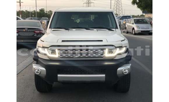 Buy Import Toyota FJ Cruiser White Car in Import - Dubai in Ali Sabieh Region Buy Import Toyota FJ Cruiser White Car in Import - Dubai in Ali Sabieh Region