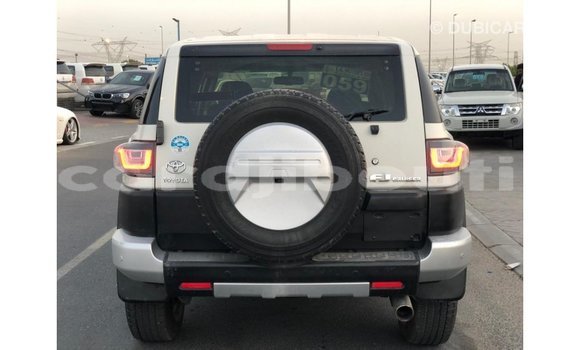 Buy Import Toyota FJ Cruiser White Car in Import - Dubai in Ali Sabieh Region Buy Import Toyota FJ Cruiser White Car in Import - Dubai in Ali Sabieh Region