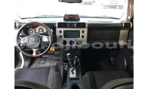 Buy Import Toyota FJ Cruiser White Car in Import - Dubai in Ali Sabieh Region Buy Import Toyota FJ Cruiser White Car in Import - Dubai in Ali Sabieh Region