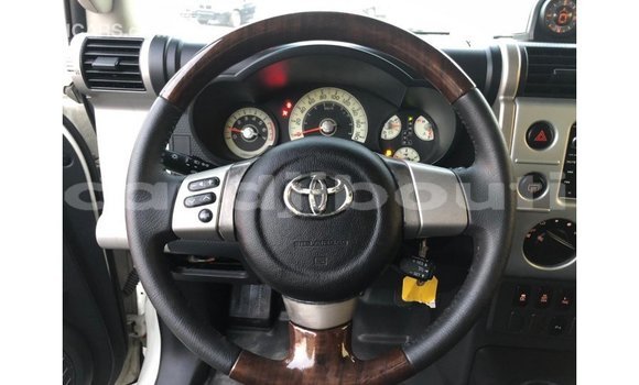 Buy Import Toyota FJ Cruiser White Car in Import - Dubai in Ali Sabieh Region Buy Import Toyota FJ Cruiser White Car in Import - Dubai in Ali Sabieh Region