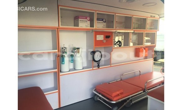 Buy Import Toyota Hiace White Car in Import - Dubai in Ali Sabieh Region Buy Import Toyota Hiace White Car in Import - Dubai in Ali Sabieh Region