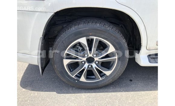 Acheter Import Voiture Toyota Land Cruiser Blanc à Import - Dubai, Ali Sabieh Region Acheter Import Voiture Toyota Land Cruiser Blanc à Import - Dubai, Ali Sabieh Region