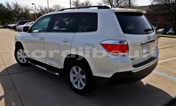 Acheter Import Voiture Toyota Highlander Blanc à Djibouti, Djibouti Region Acheter Import Voiture Toyota Highlander Blanc à Djibouti, Djibouti Region