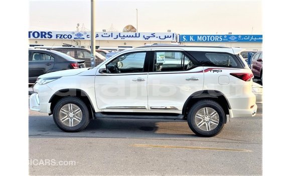 Acheter Import Voiture Toyota Fortuner Blanc à Import - Dubai, Ali Sabieh Region Acheter Import Voiture Toyota Fortuner Blanc à Import - Dubai, Ali Sabieh Region