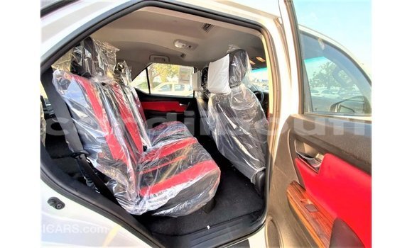 Acheter Import Voiture Toyota Fortuner Blanc à Import - Dubai, Ali Sabieh Region Acheter Import Voiture Toyota Fortuner Blanc à Import - Dubai, Ali Sabieh Region
