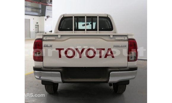 Acheter Import Voiture Toyota Hilux Blanc à Import - Dubai, Ali Sabieh Region Acheter Import Voiture Toyota Hilux Blanc à Import - Dubai, Ali Sabieh Region