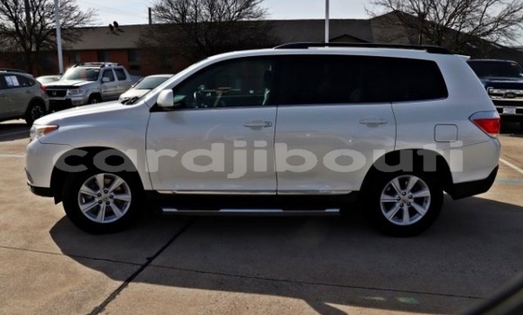 Acheter Import Voiture Toyota Highlander Blanc à Djibouti, Djibouti Region Acheter Import Voiture Toyota Highlander Blanc à Djibouti, Djibouti Region
