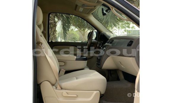 Acheter Import Voiture Chevrolet Tahoe Blanc à Import - Dubai, Ali Sabieh Region Acheter Import Voiture Chevrolet Tahoe Blanc à Import - Dubai, Ali Sabieh Region
