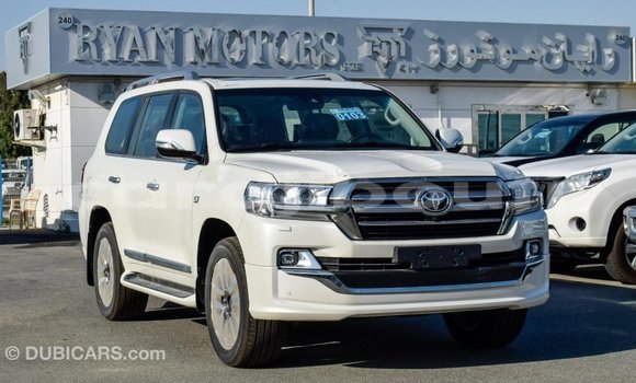 Buy Import Toyota Land Cruiser White Car in Import - Dubai in Ali Sabieh Region Buy Import Toyota Land Cruiser White Car in Import - Dubai in Ali Sabieh Region