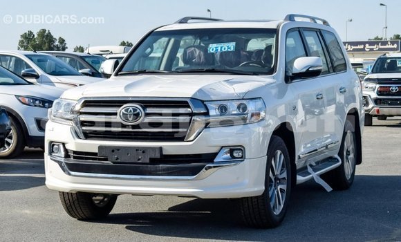 Buy Import Toyota Land Cruiser White Car in Import - Dubai in Ali Sabieh Region Buy Import Toyota Land Cruiser White Car in Import - Dubai in Ali Sabieh Region