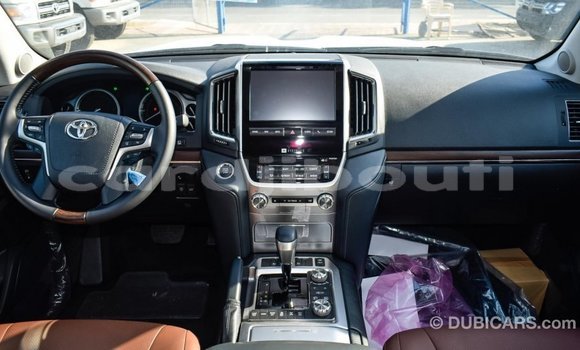 Buy Import Toyota Land Cruiser White Car in Import - Dubai in Ali Sabieh Region Buy Import Toyota Land Cruiser White Car in Import - Dubai in Ali Sabieh Region