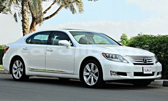 Acheter Import Voiture Lexus LS Blanc à Import - Dubai, Ali Sabieh Region