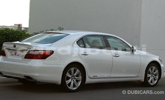 Acheter Import Voiture Lexus LS Blanc à Import - Dubai, Ali Sabieh Region Acheter Import Voiture Lexus LS Blanc à Import - Dubai, Ali Sabieh Region