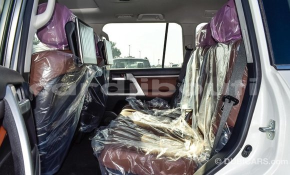 Buy Import Toyota Land Cruiser White Car in Import - Dubai in Ali Sabieh Region Buy Import Toyota Land Cruiser White Car in Import - Dubai in Ali Sabieh Region