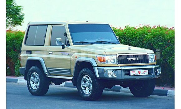 Acheter Import Voiture Toyota Land Cruiser Beige à Import - Dubai, Ali Sabieh Region