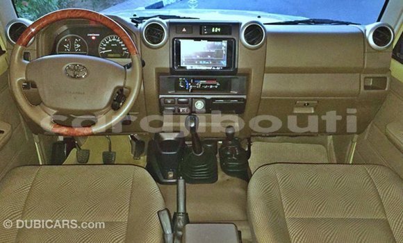Acheter Import Voiture Toyota Land Cruiser Beige à Import - Dubai, Ali Sabieh Region Acheter Import Voiture Toyota Land Cruiser Beige à Import - Dubai, Ali Sabieh Region