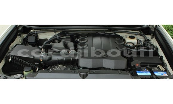 Acheter Import Voiture Toyota Prado Blanc à Import - Dubai, Ali Sabieh Region Acheter Import Voiture Toyota Prado Blanc à Import - Dubai, Ali Sabieh Region