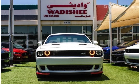 Acheter Import Voiture Dodge Challenger Blanc à Import - Dubai, Ali Sabieh Region Acheter Import Voiture Dodge Challenger Blanc à Import - Dubai, Ali Sabieh Region