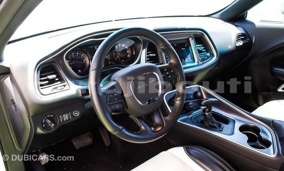 Acheter Import Voiture Dodge Challenger Blanc à Import - Dubai, Ali Sabieh Region Acheter Import Voiture Dodge Challenger Blanc à Import - Dubai, Ali Sabieh Region