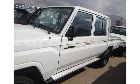 Buy Import Toyota Land Cruiser White Car in Import - Dubai in Ali Sabieh Region Buy Import Toyota Land Cruiser White Car in Import - Dubai in Ali Sabieh Region
