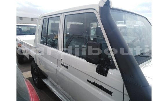 Buy Import Toyota Land Cruiser White Car in Import - Dubai in Ali Sabieh Region Buy Import Toyota Land Cruiser White Car in Import - Dubai in Ali Sabieh Region