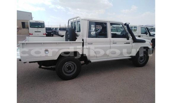 Buy Import Toyota Land Cruiser White Car in Import - Dubai in Ali Sabieh Region Buy Import Toyota Land Cruiser White Car in Import - Dubai in Ali Sabieh Region