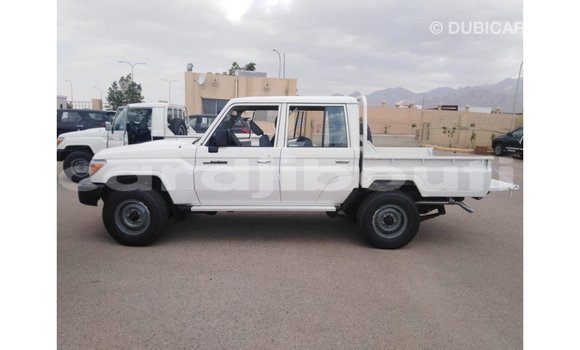 Buy Import Toyota Land Cruiser White Car in Import - Dubai in Ali Sabieh Region Buy Import Toyota Land Cruiser White Car in Import - Dubai in Ali Sabieh Region