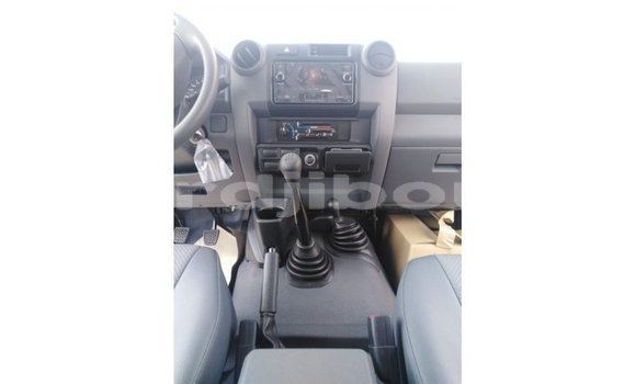 Buy Import Toyota Land Cruiser White Car in Import - Dubai in Ali Sabieh Region Buy Import Toyota Land Cruiser White Car in Import - Dubai in Ali Sabieh Region