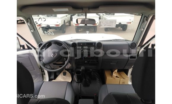 Buy Import Toyota Land Cruiser White Car in Import - Dubai in Ali Sabieh Region Buy Import Toyota Land Cruiser White Car in Import - Dubai in Ali Sabieh Region