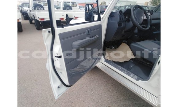 Buy Import Toyota Land Cruiser White Car in Import - Dubai in Ali Sabieh Region Buy Import Toyota Land Cruiser White Car in Import - Dubai in Ali Sabieh Region