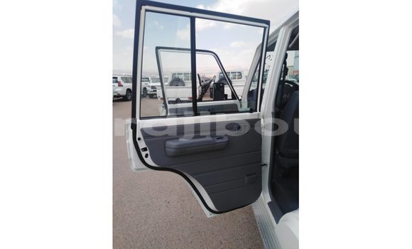 Buy Import Toyota Land Cruiser White Car in Import - Dubai in Ali Sabieh Region Buy Import Toyota Land Cruiser White Car in Import - Dubai in Ali Sabieh Region