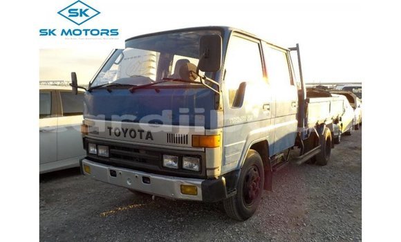 Buy Import Toyota Dyna Blue Car in Import - Dubai in Ali Sabieh Region