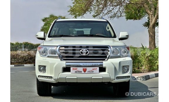Acheter Import Voiture Toyota Land Cruiser Blanc à Import - Dubai, Ali Sabieh Region Acheter Import Voiture Toyota Land Cruiser Blanc à Import - Dubai, Ali Sabieh Region
